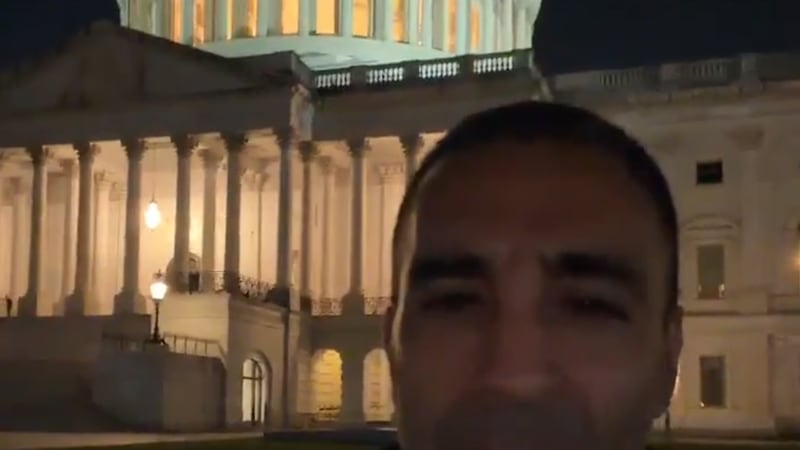 Simón Levy anuncia retiro temporal de redes sociales en medio de proceso de extradición