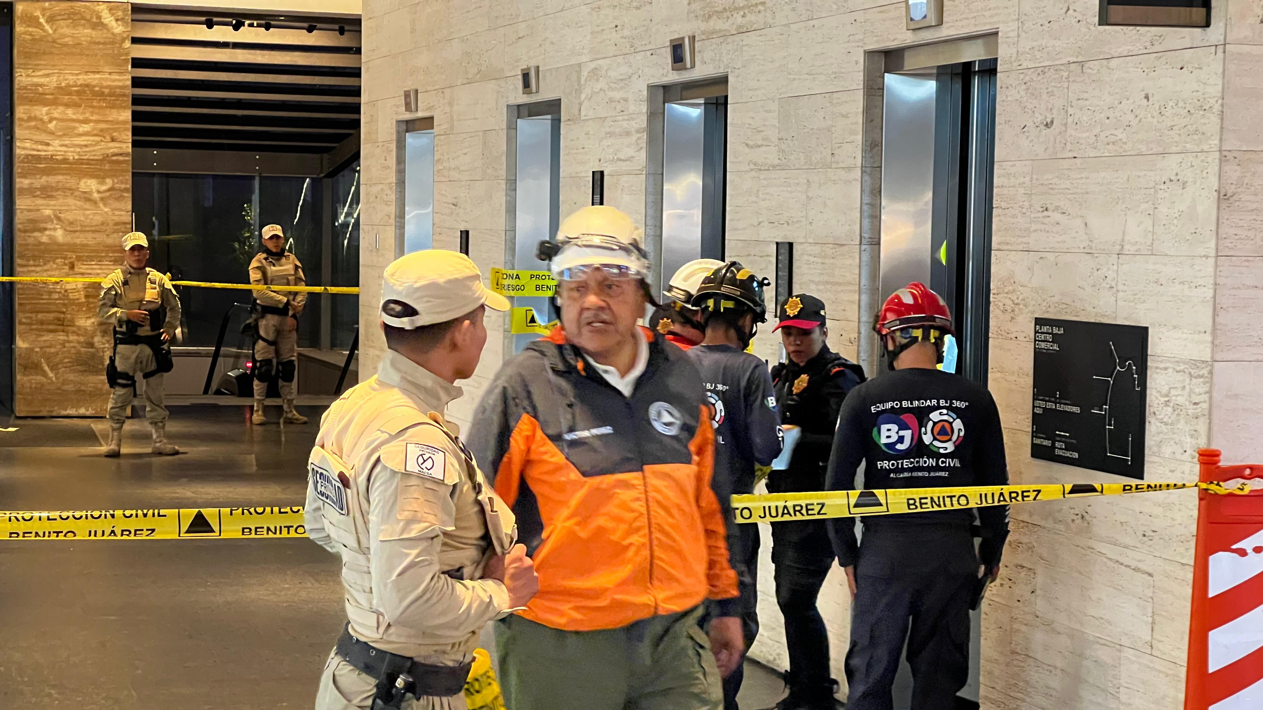 cae elevador en plaza comercial