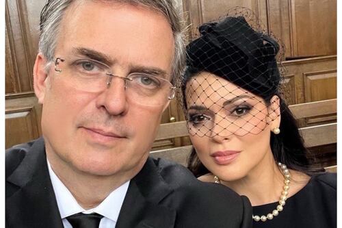 Ebrard presume ‘selfie’ en funeral de Isabel II y lo critican en medios británicos