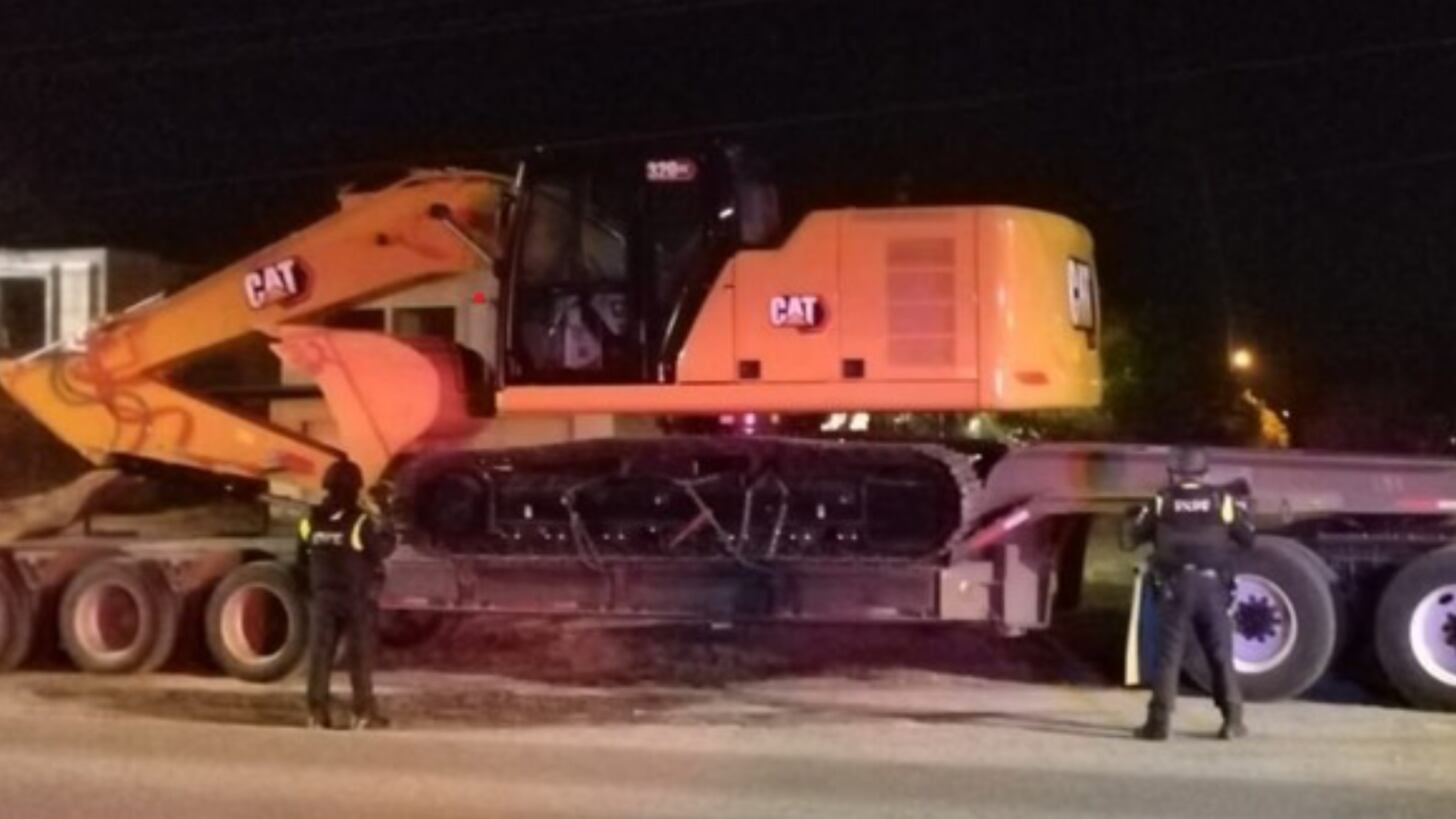 Recuperan excavadora.