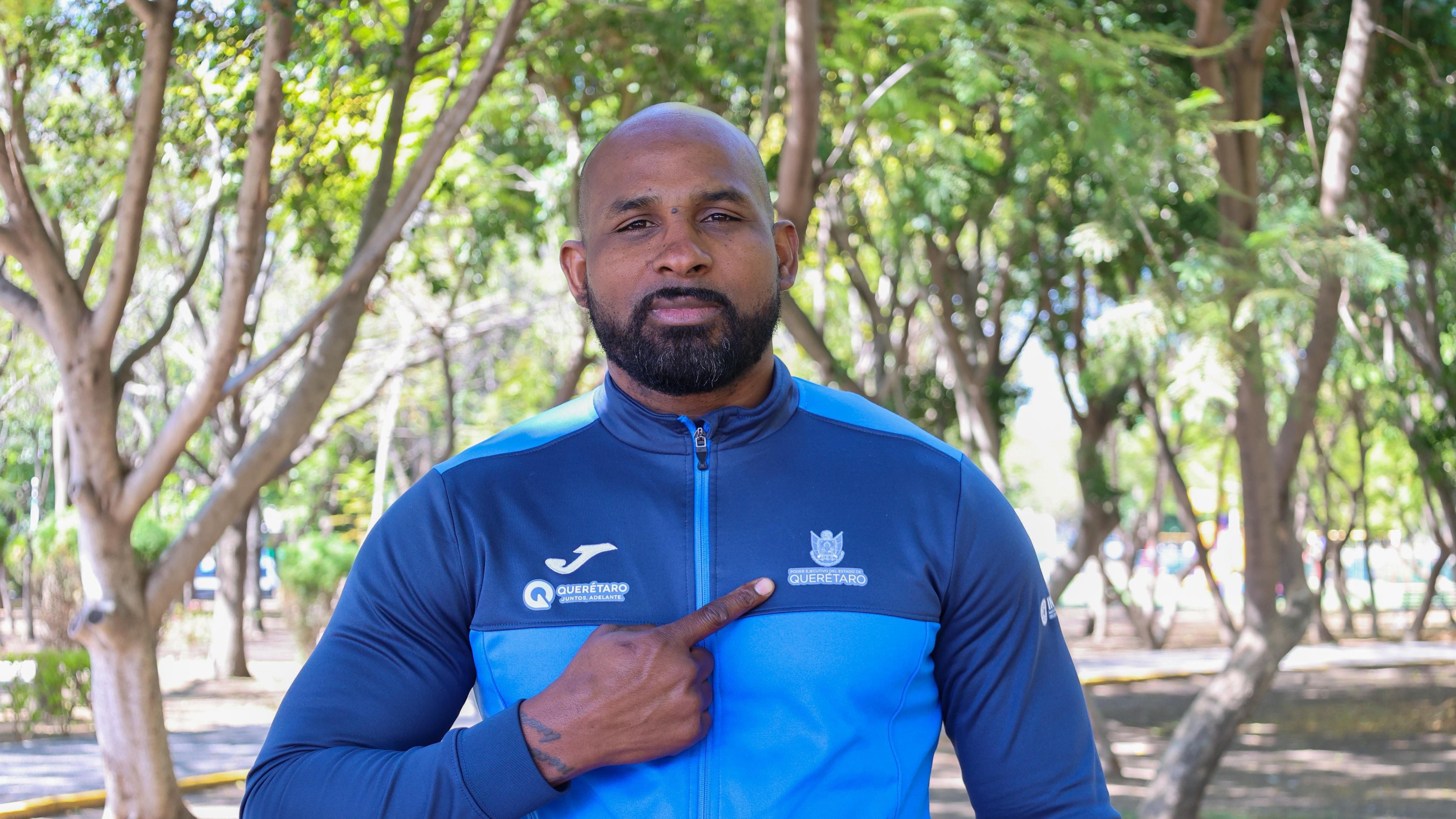 Reconocen a coach de kickboxing y boxeo en Querétaro