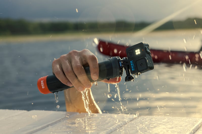 GoPro lanza tres productos que revolucionan el contenido: la cámara MAX2 360 con resolución 8K de verdad y color de 10 bits, la LIT HERO ultracompacta con luz integrada para capturas espontáneas, y el gimbal Fluid Pro AI con seguimiento por IA