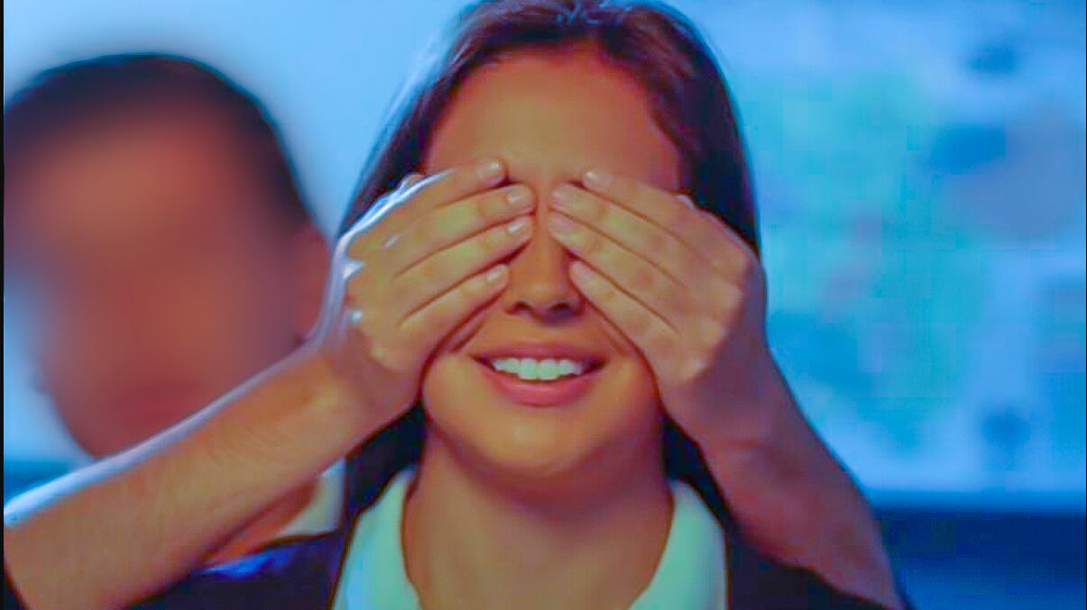 Nicole C. en un clip de Enchufe TV