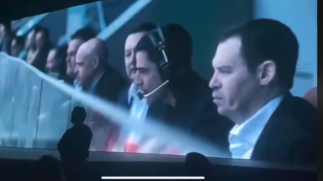 André Marín aparece junto a Andrés Vaca y Antonio de Valdés en un promocional de Televisa.