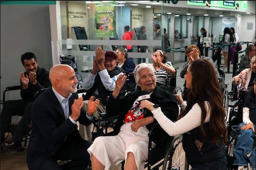 Banco Azteca lidera la inclusión social con la entrega de 200 sillas de ruedas en 2025