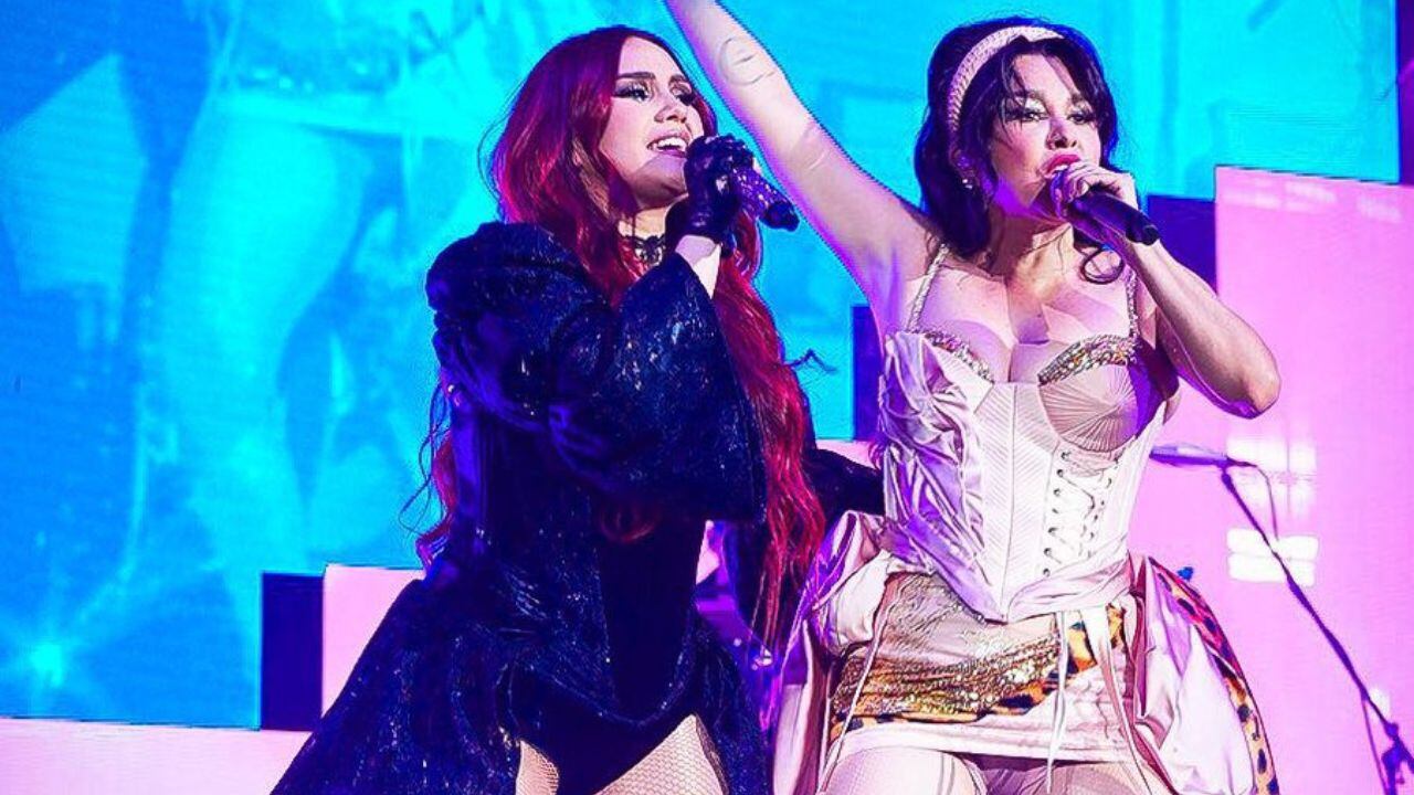 Dulce María y Belanova comparten escenario para interpretar “Rosa Pastel”