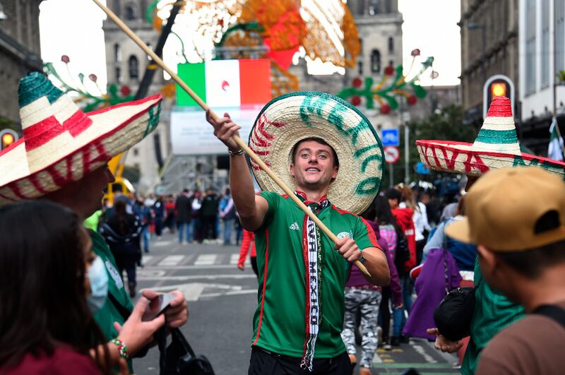 Mexicanos celebran la Independencia de México en el Zócalo capitalino