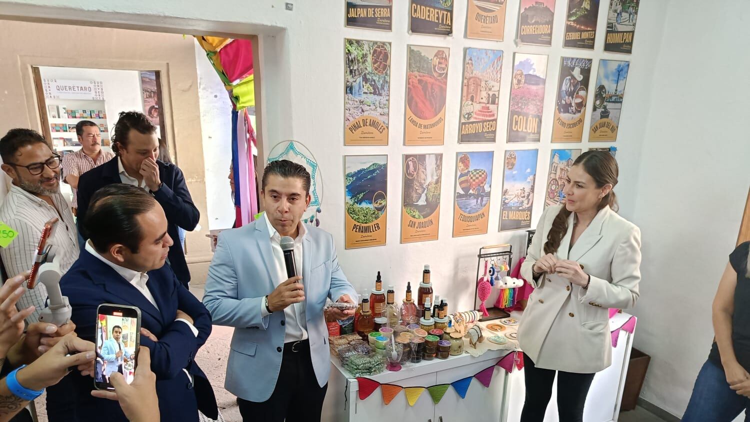 Exposición Punto México.