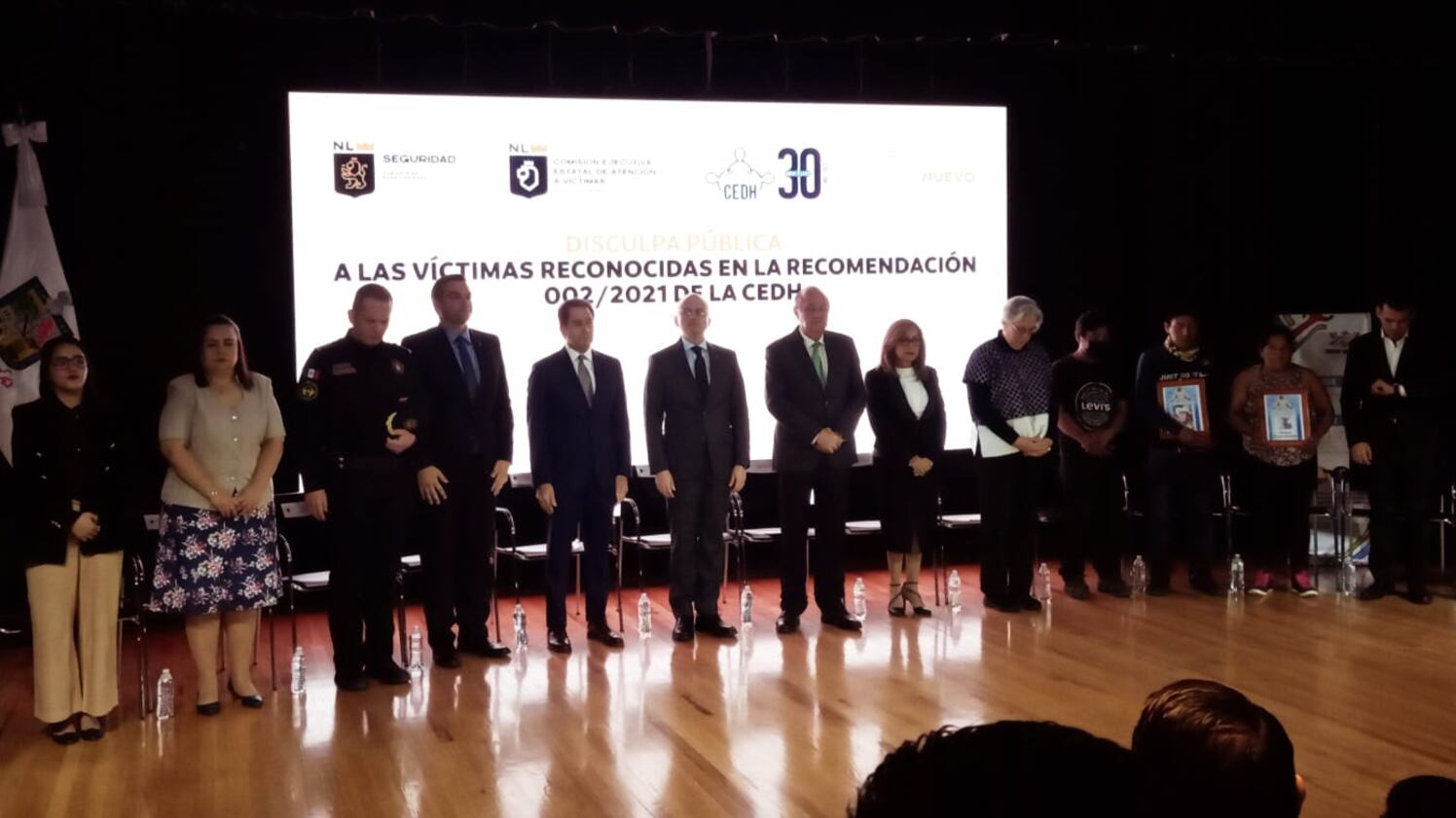 Autoridades y familias de las víctimas acudieron a la ceremonia solemne en el Museo de Historia Mexicana.