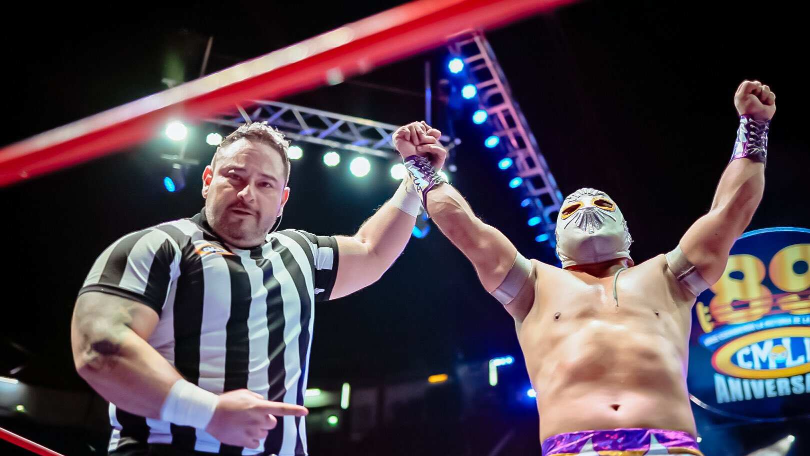 El rey de plata y oro se llevó la mano en alto I CMLL