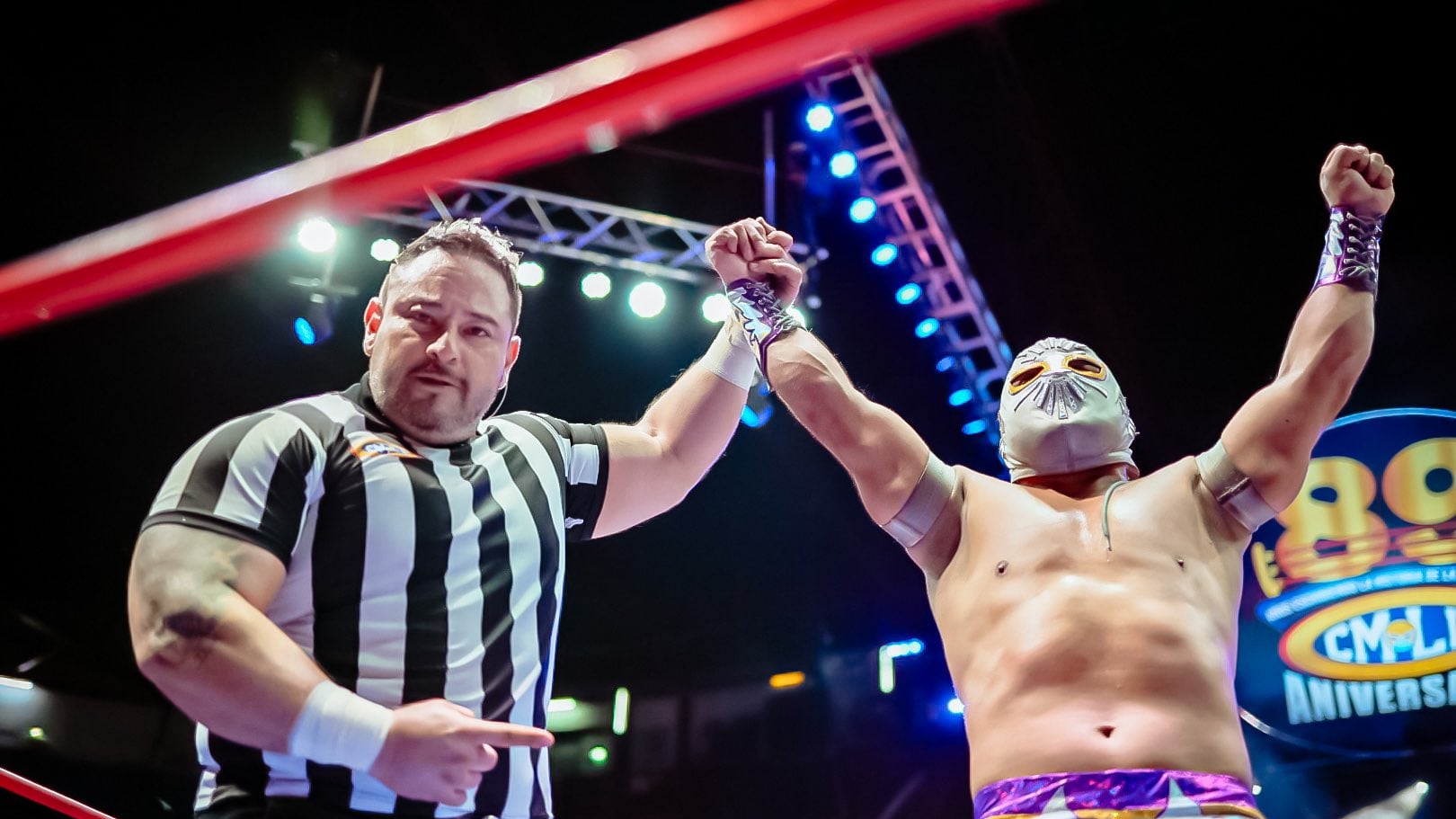 El rey de plata y oro se llevó la mano en alto I CMLL