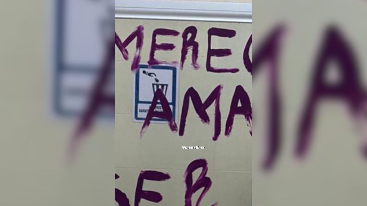 Preparatoria suspende uso de baños para alumnas tras manifestación por el 8M