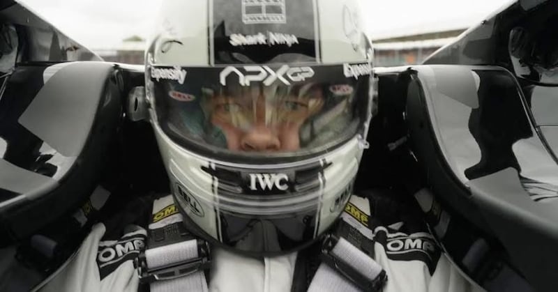 Brad Pitt se pone el casco en “F1”

La nueva película de carreras que promete ser un éxito en taquilla
