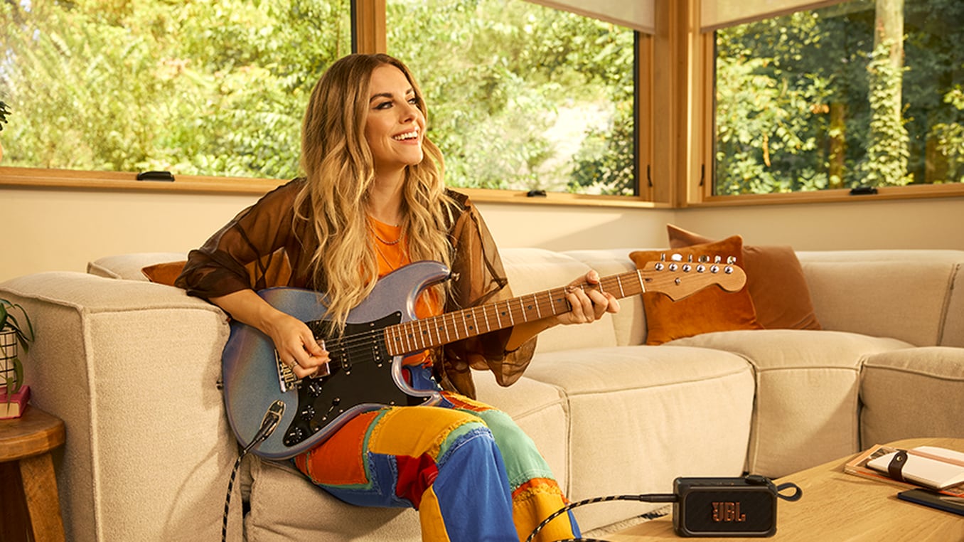 La artista demuestra el potencial de esta innovación. Estos dispositivos democratizan herramientas antes exclusivas de estudios profesionales