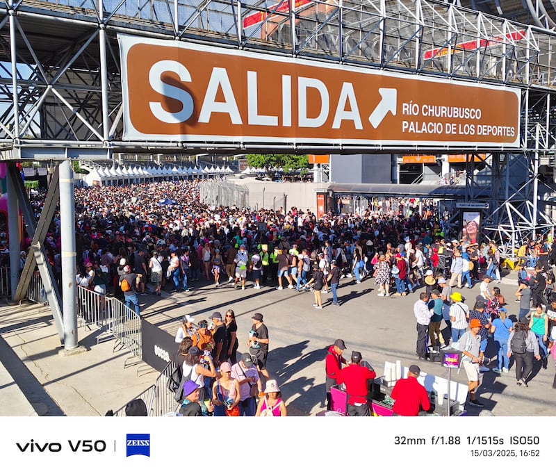 Probamos el Vivo V50 durante el Vive Latino 2025 y aquí te contamos cómo sus funciones avanzadas hicieron la diferencia en cada toma junto con otras recomendaciones