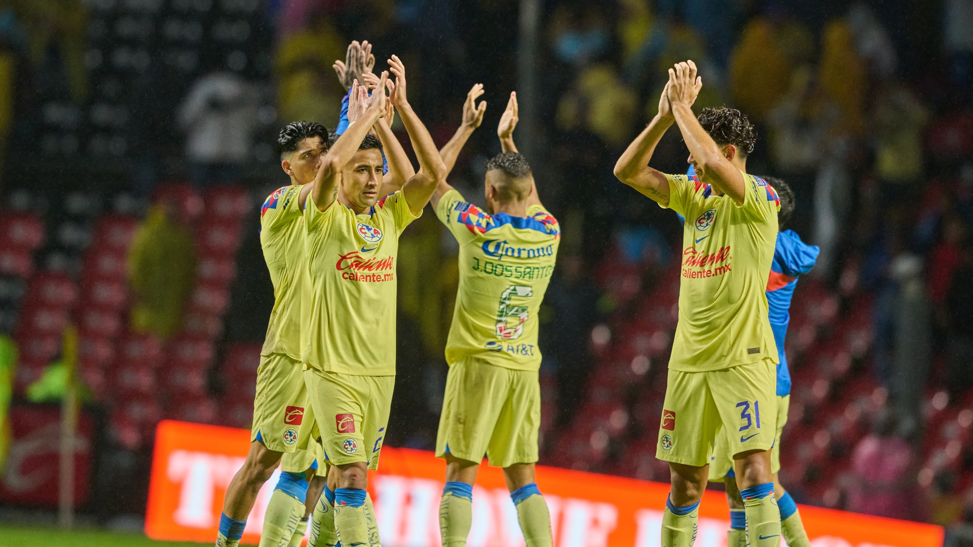 América goleó a Chivas en el Clásico Nacional.