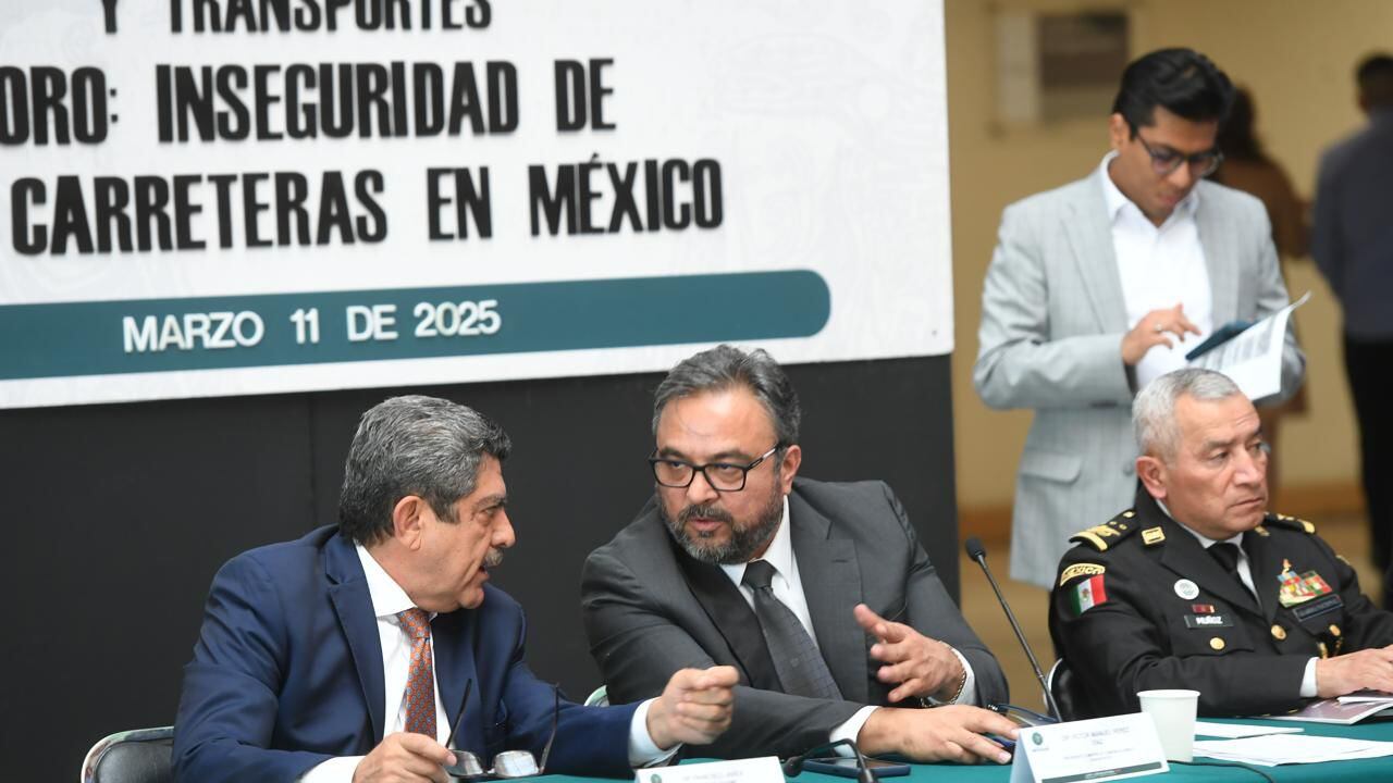 Manuel Espino, de Morena; Víctor Pérez, diputado federal e Isaac Muñoz, de la Guardia Nacional División Carreteras.