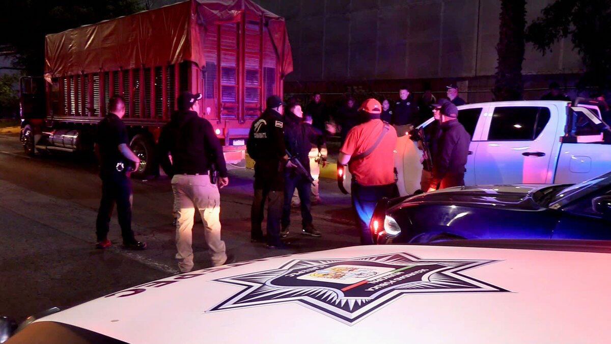 Los migrantes se encontraban hacinados en un camión de carga. (Especial)