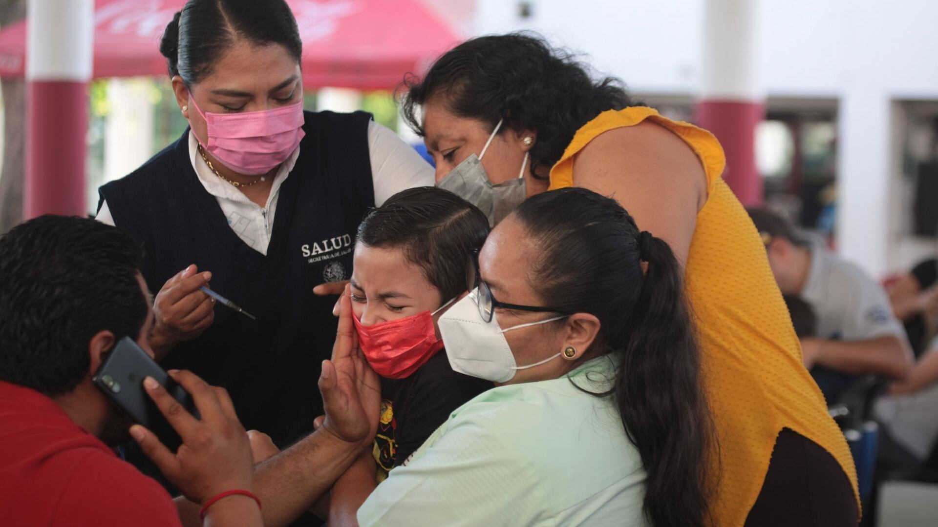 Vacunación contra Covid-19 a menores de edad. Foto: Cuartoscuro