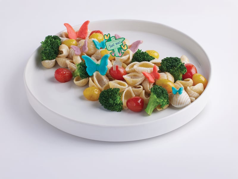 Celebra el 75 aniversario del clásico de Disney con una propuesta gastronómica que incluye la Bebida Sonriente y postres de cuento