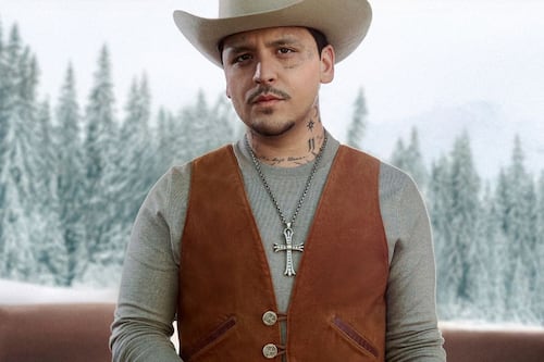 Christian Nodal comienza a revelar nuevo material con el lanzamiento de “Incompatibles”