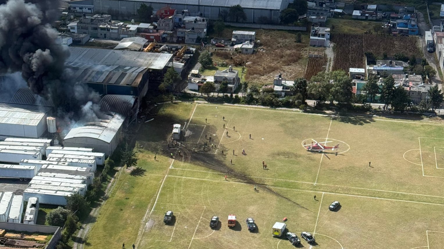 La avioneta procedente de Acapulco se estrelló en inmediaciones de un campo de futbol en San Pedro Totoltepec
