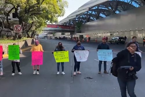 Doble golpe al AICM: caída de techumbre y protestas complican llegada de pasajeros