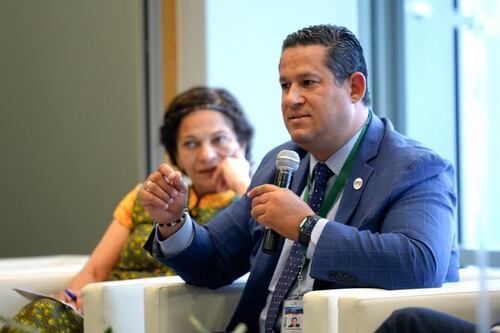 Gobernador de Guanajuato presenta su proyecto de mentefactura en Sudáfrica