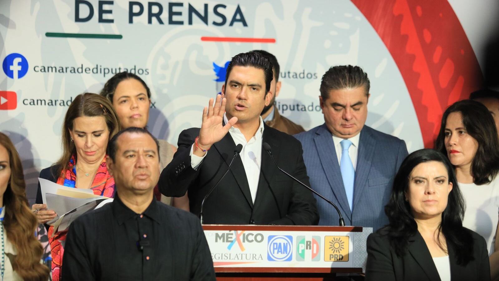 PRI, PAN y PRD explican su plan contra los libros de texto gratuito de la SEP (Twitter / @JorgeRoHe)