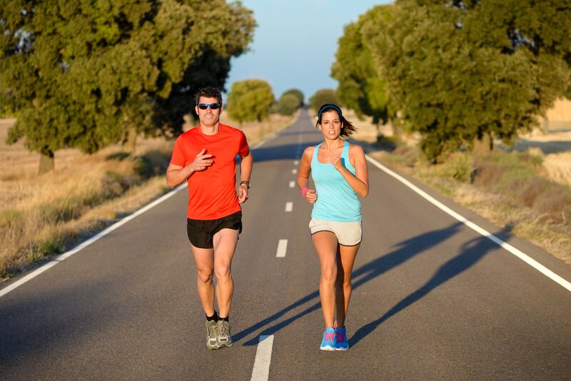 Este deporte es excelente para aquellas personas que buscan realizar una actividad que se adecue a sus tiempos mientras genera altos beneficios a su salud