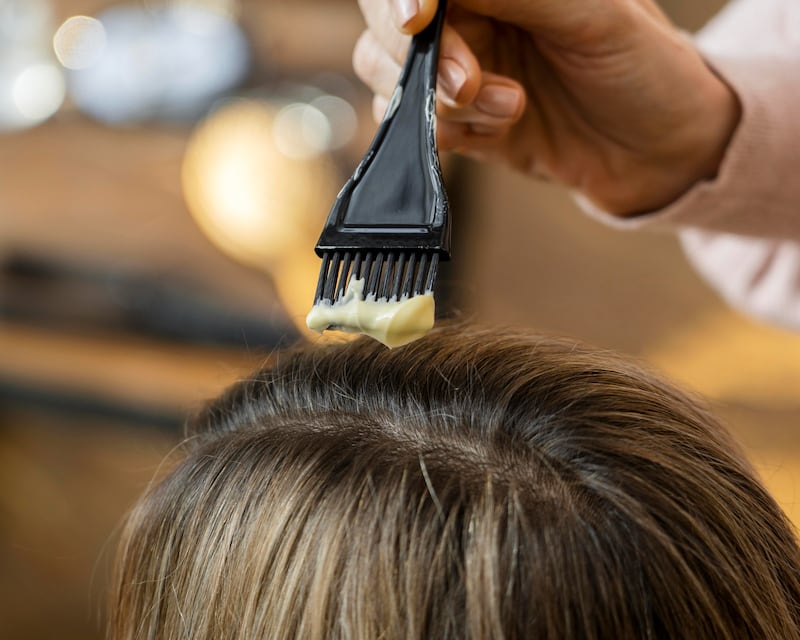 Más allá de lo estético, renovar el color del cabello puede influir positivamente en el estado de ánimo