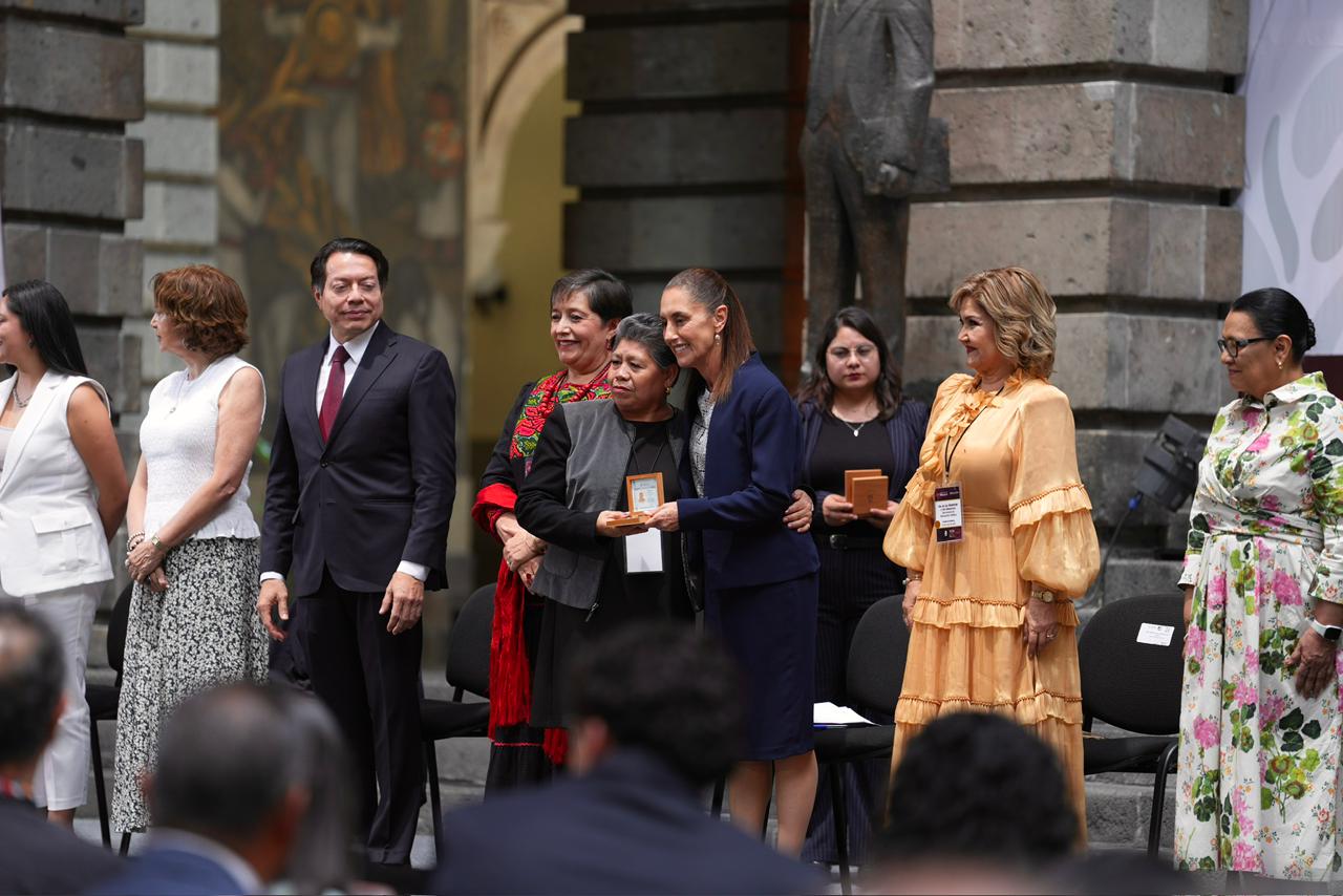 #PolíticaConfidencial: Sheinbaum reconoce labor en la SEP mientras políticos se mueven a Washington