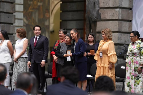 #PolíticaConfidencial: Sheinbaum reconoce labor en la SEP mientras políticos se mueven a Washington