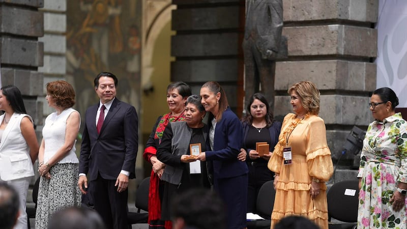 #PolíticaConfidencial: Sheinbaum reconoce labor en la SEP mientras políticos se mueven a Washington