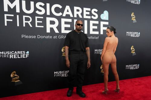 Esposa de Kanye West podría ir a la cárcel tras polémico desnudo en los Grammys; ¿cuál es la pena?