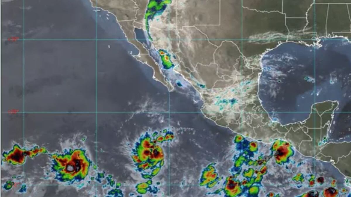 Cuatro ciclones tropicales en potencial desarrollo amenazan con intensificar lluvias y vientos en México