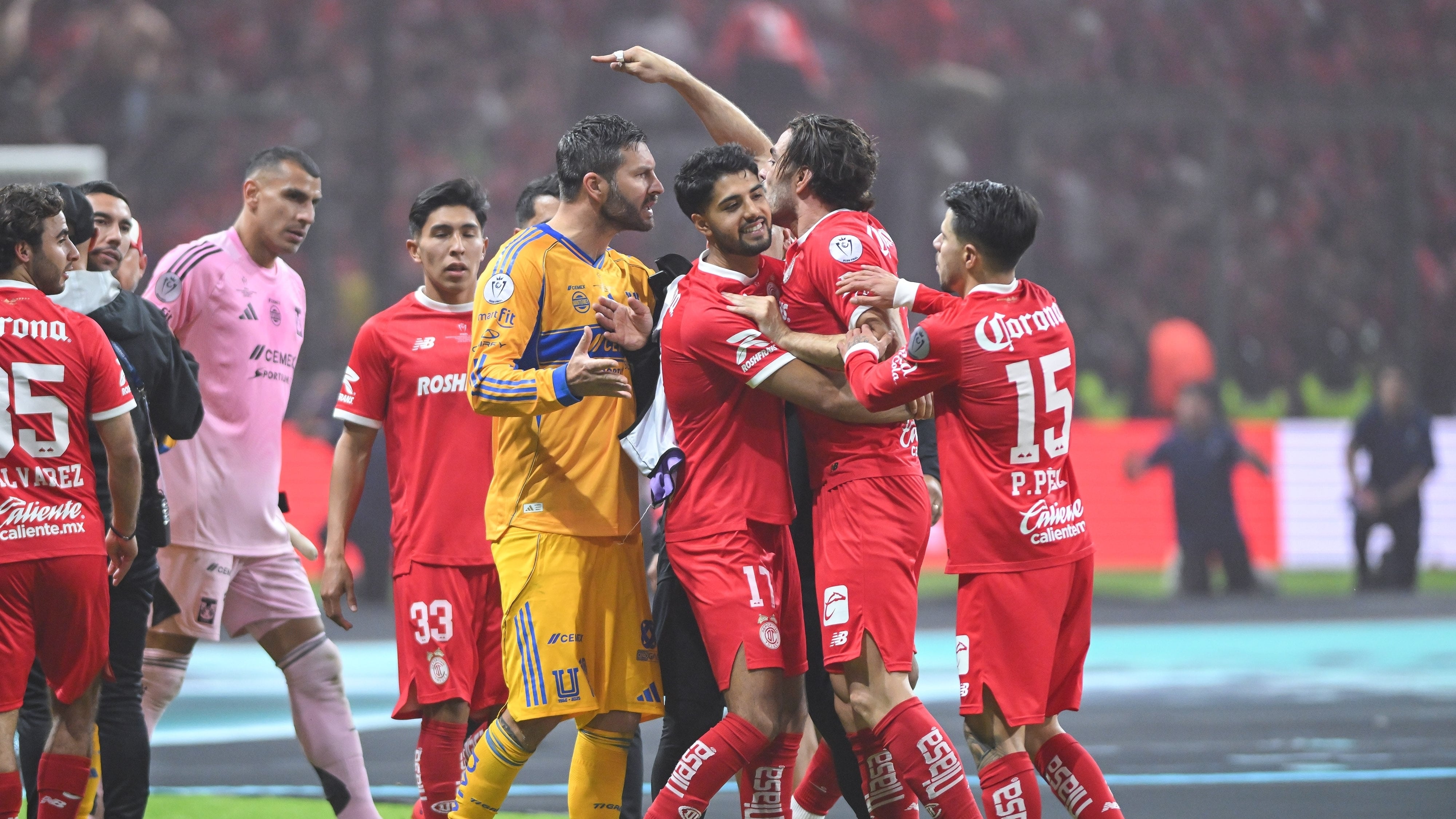 Jugadores de Toluca y Tigres se pelearon