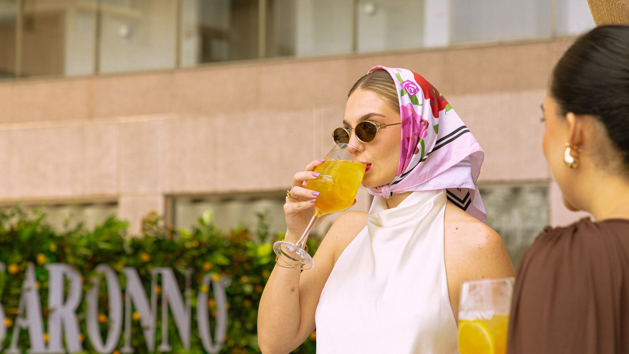 el 25 de julio al 24 de agosto, la terraza del JW Marriott Polanco se transforma en un rincón mediterráneo con cocteles, buena música y vistas únicas al Bosque de Chapultepec