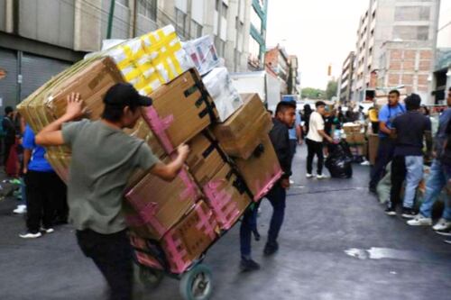 ¿Volverán a vender piratería? Polémica en redes por desalojo en Plaza Izazaga 89; locatarios retiran mercancía china
