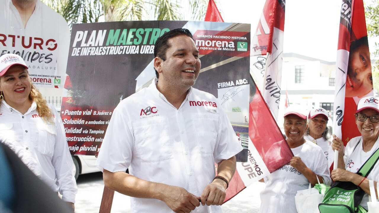 Benavides firmó el compromiso para una mejor infraestructura de movilidad.