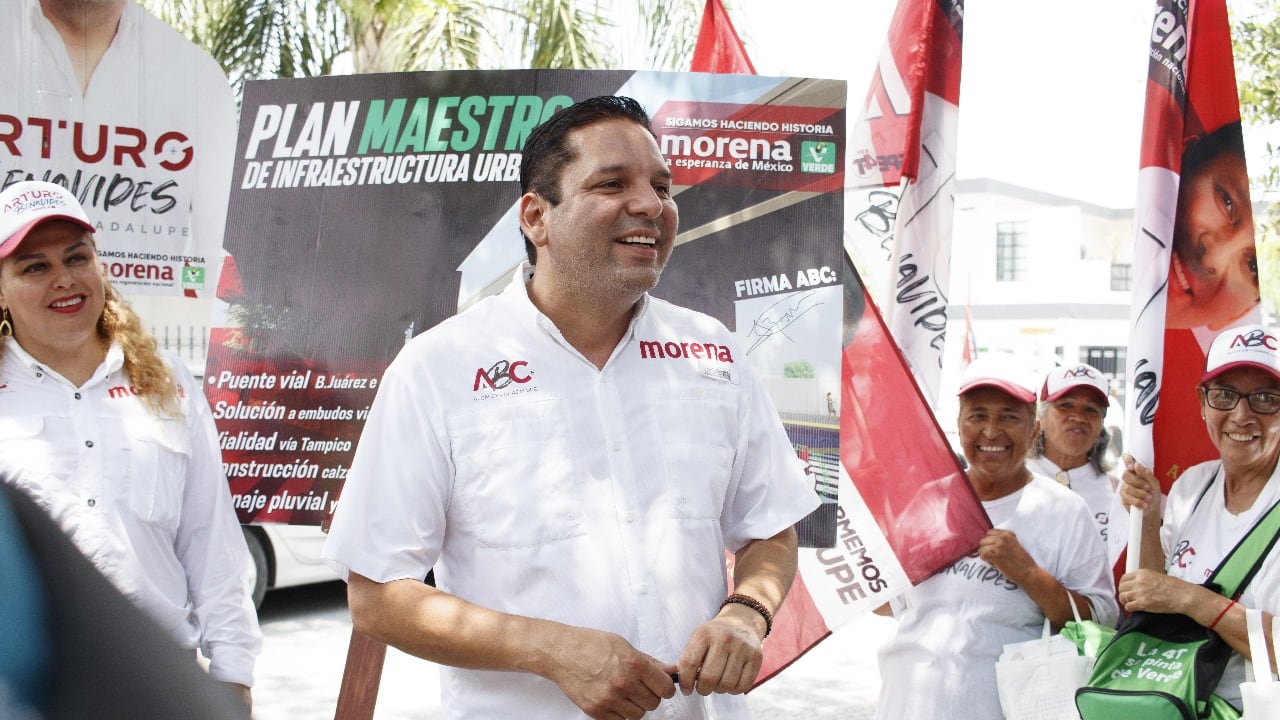 Benavides firmó el compromiso para una mejor infraestructura de movilidad.