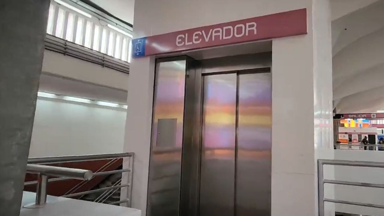 Fallas en elevador de Línea 1 del Metro dejan atrapadas a dos mujeres y un menor