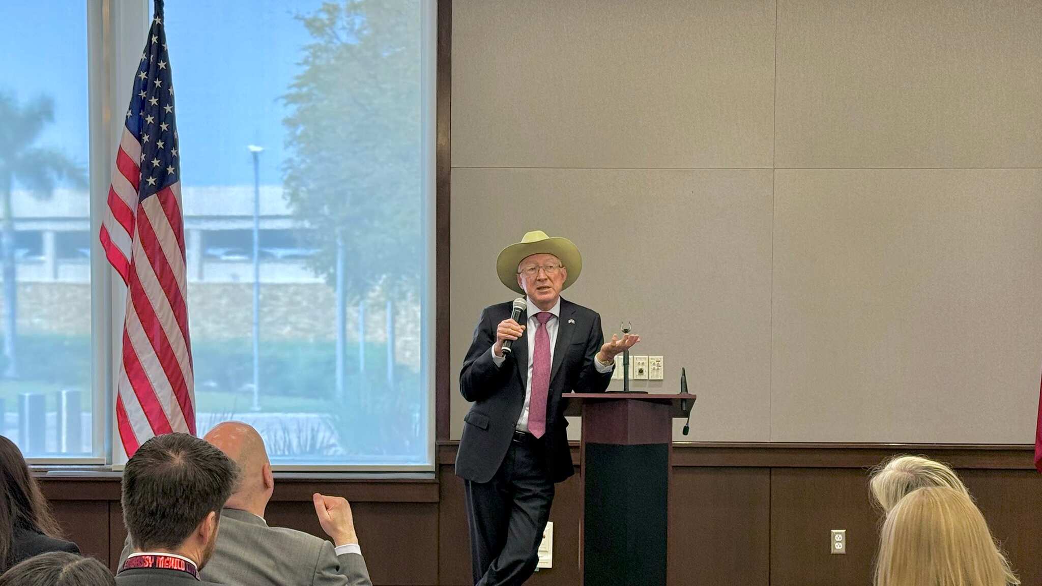 Ken Salazar contra AMLO