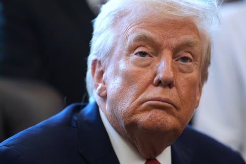 Trump aprovecha mensaje de Navidad para atacar a la izquierda y presumir logros de su gobierno