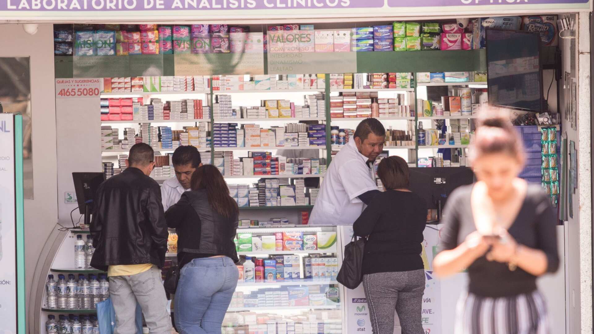 Además del impacto en medicamentos, el conflicto provocará volatilidad en el mercado de valores, petróleo y divisas; en México el dólar subirá a más de 19 pesos.