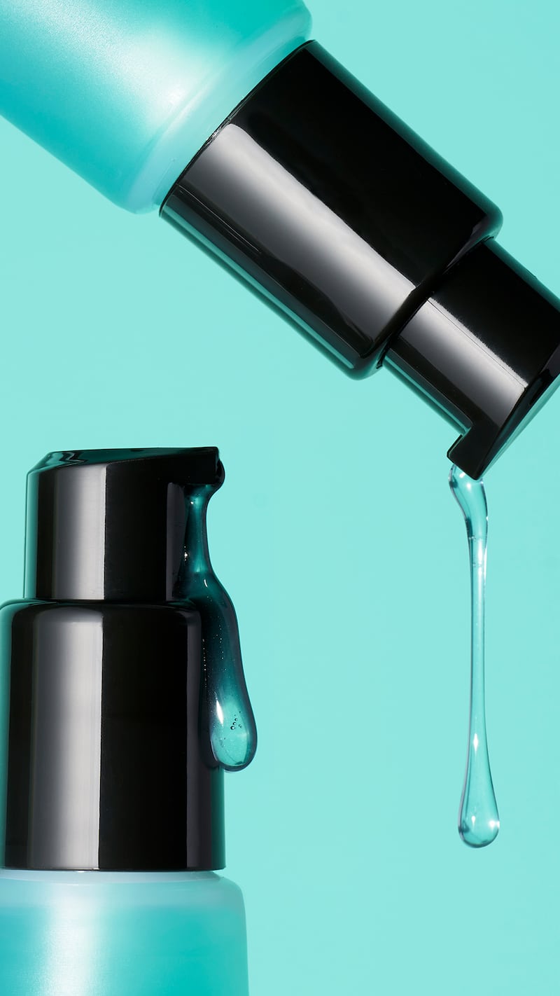 Dúos para labios y pestañas, iluminadores, tratamientos dermatológicos de alta eficacia, maquillaje con brillo de fiesta y rituales corporales que elevan cualquier rutina