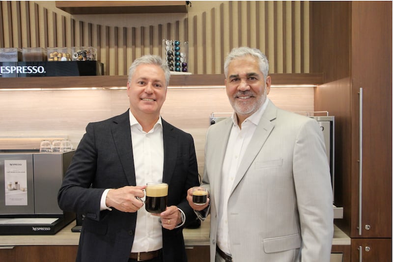 Thomas Zurita, BEO de Nespresso México y Octavio Rivas, CEO Publimetro