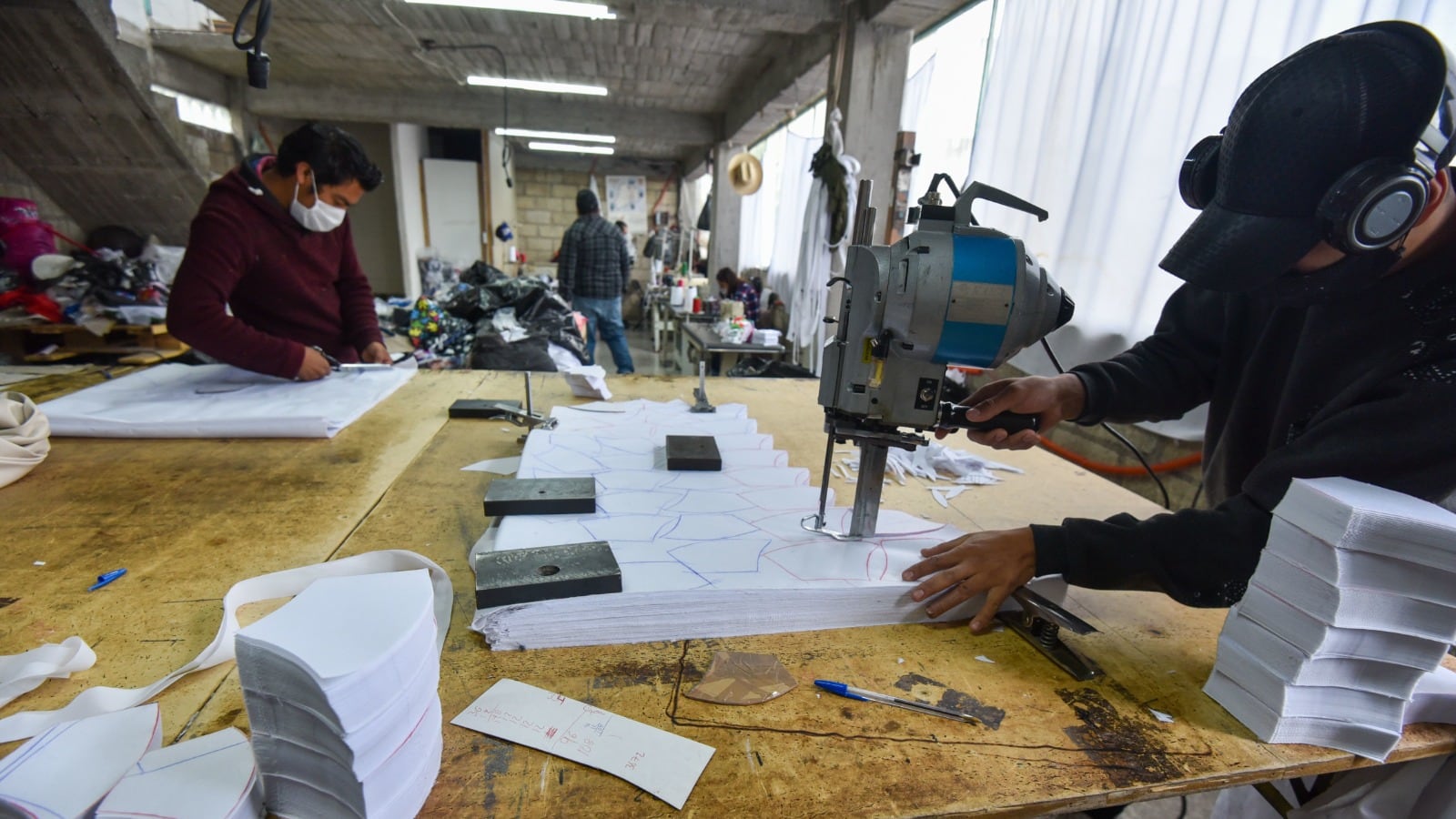 Las familias no recibirán ningún beneficio con “el rebote” del PIB; la inflación se comió 30% del ingreso y apenas se crearán un tercio de los empleos que demanda la población.