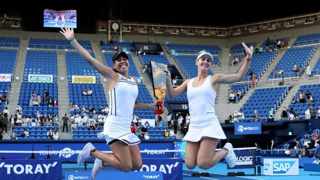 Giuliana Olmos y Gabriela Dabowski