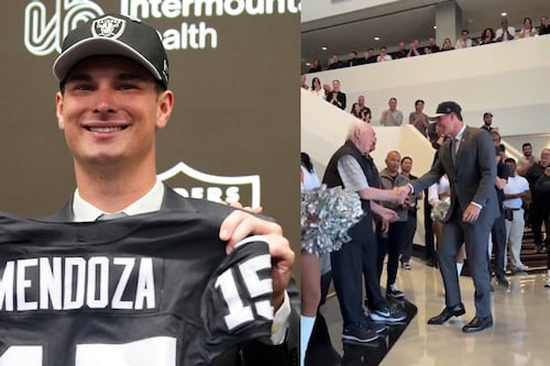 ¡Épico momento! Así fue el impresionante recibimiento de los Raiders a Fernando Mendoza